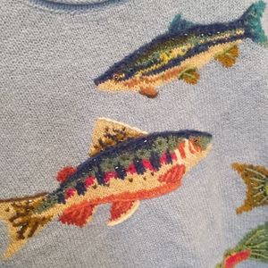 Cute sweater with fish and rolled hem
